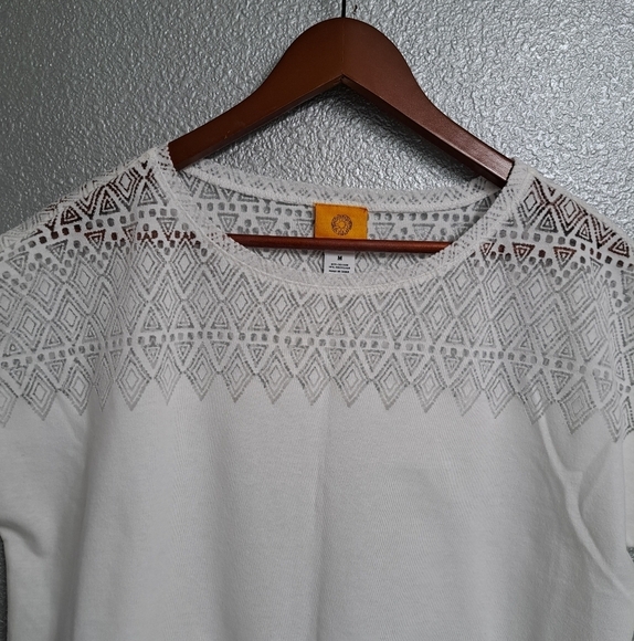 Ruby Road White Top With Laser Cutouts    Size M - Picture 9 of 12